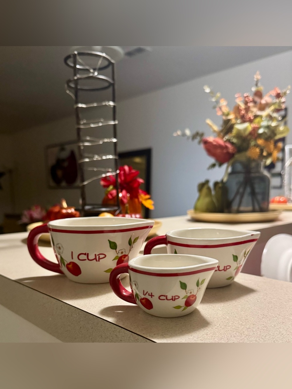 Cracker Barrel “Sweet as Pie” Ceramic Measuring Cup Set – Susan Winget – 3 Piece